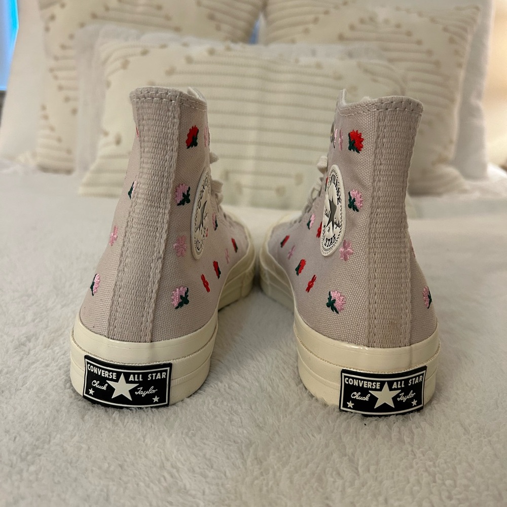 High Top Converse Chuck 70 Floral Embroidery Women’s High Top Shoe - Picture 10 of 11